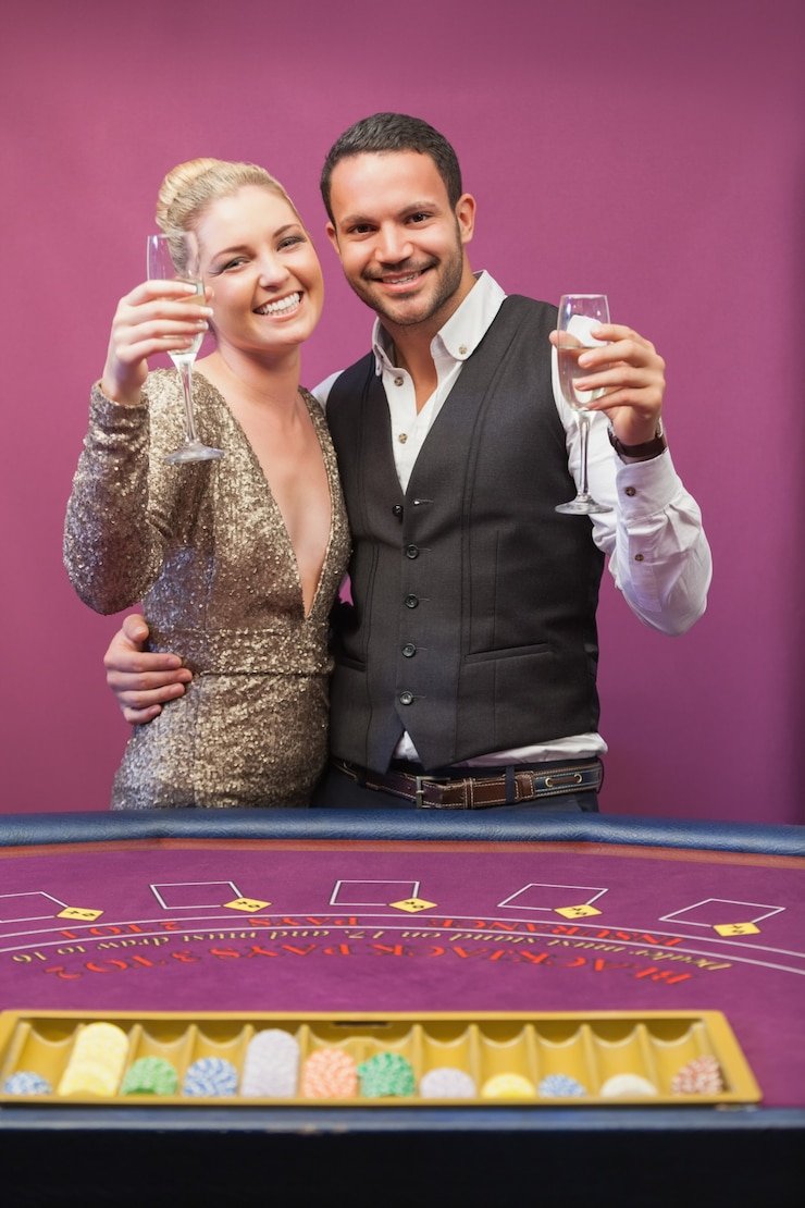 Antarmuka Sic Bo Dadu live dealer di aplikasi mobile cakra77 menampilkan meja permainan dan dadu